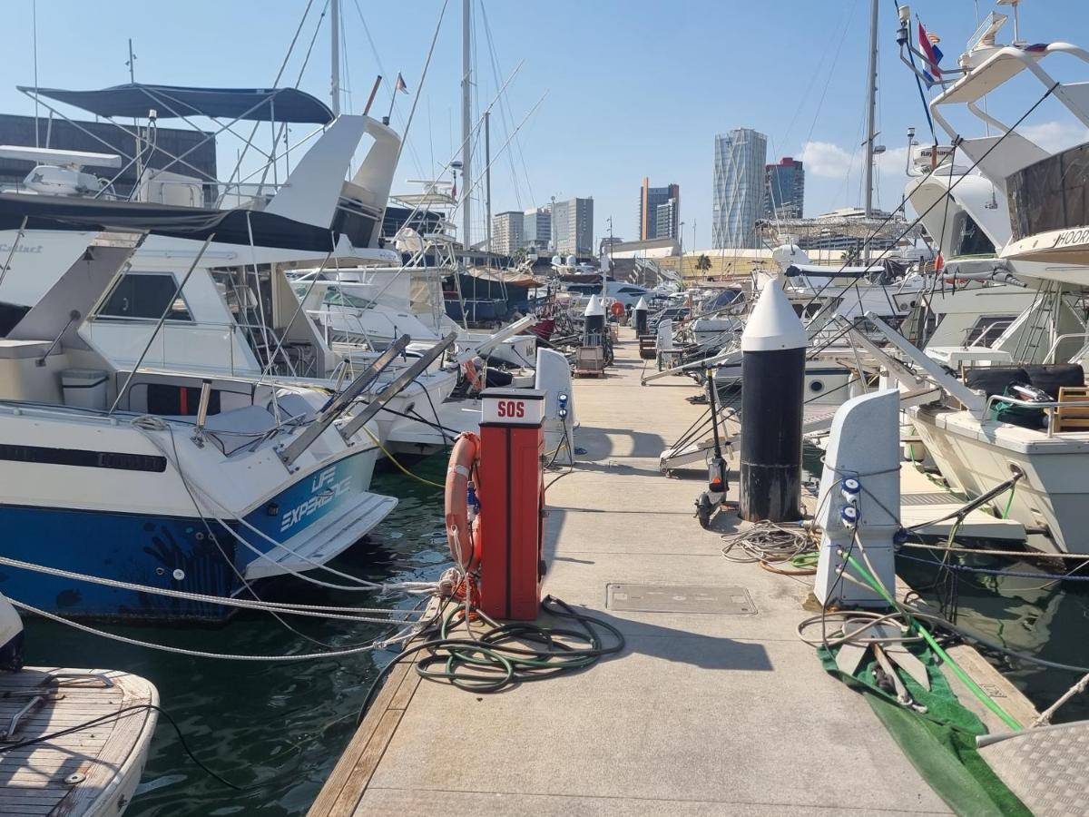 Beautiful And Comfy Boat In Barcelona With Boat Tour Option酒店 外观 照片